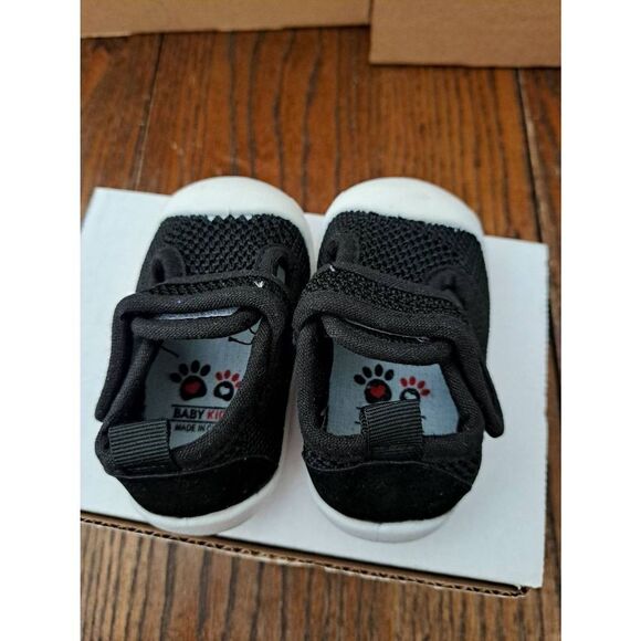 New Infant Baby 7 Month Black Hook and Loop Sneakers Casual Shoes Hard Soles - Picture 3 of 6